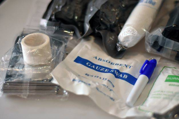 TRUSA DE PRIM AJUTOR, SUPRAVIEȚUIRE ȘI URGENȚE MEDICALE - CU GEANTA ȘI ACCESORII - 15 PIESE - LECTER TACTICAL