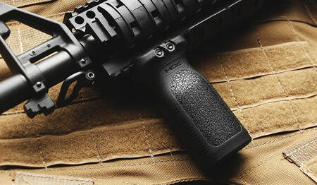 GRIP VERTICAL MAG412-FDE RVG, RIS - FLAT DARK EARTH - MAGPUL